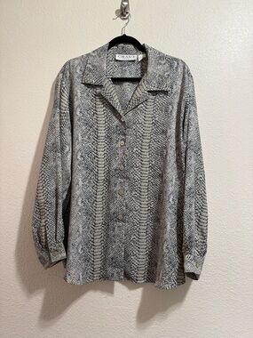 Chaus Women’s Gray Snake-Print Button Front Top - Size 18